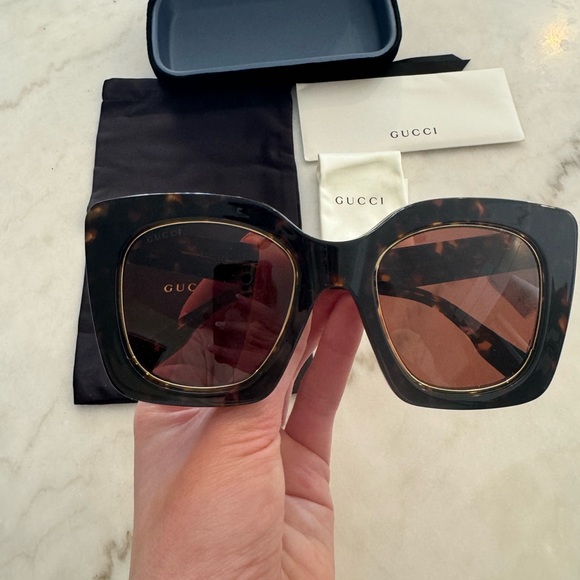NEW GUCCI OVERSIZED SUNGLASSES main image 12